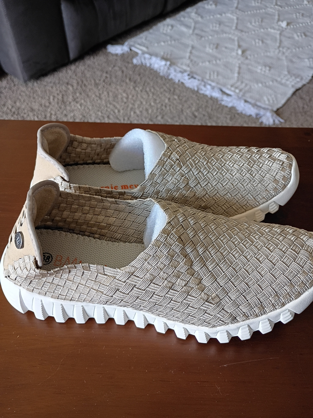 bernie mev. Woven Slip-On Sneakers in Beige and White
